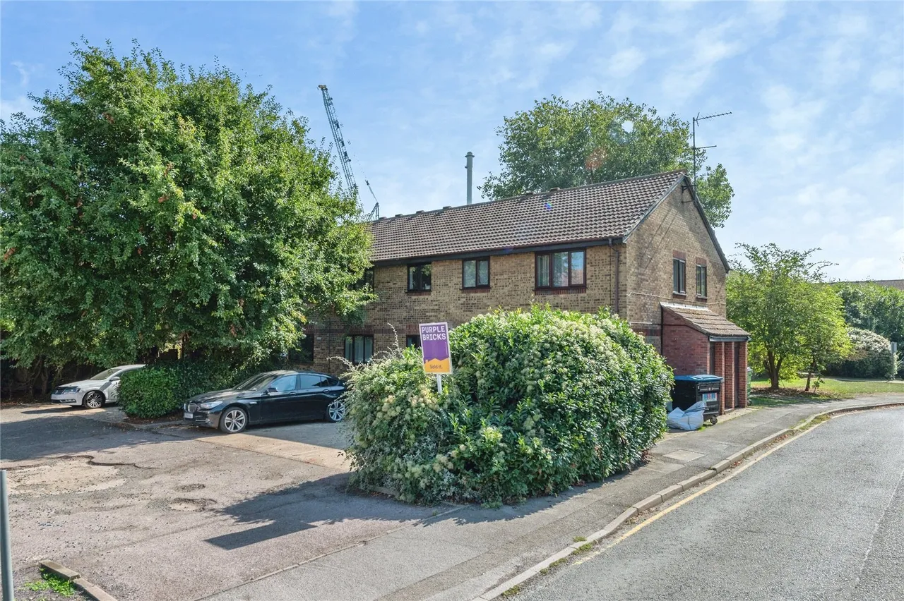 2 bed flat for sale, Conway Gardens, Grays, RM17