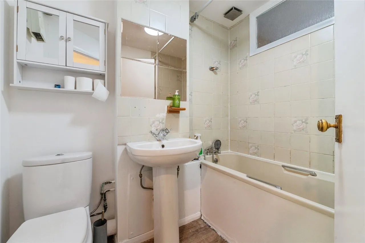 Conway Gardens, Grays, RM17, photo 12