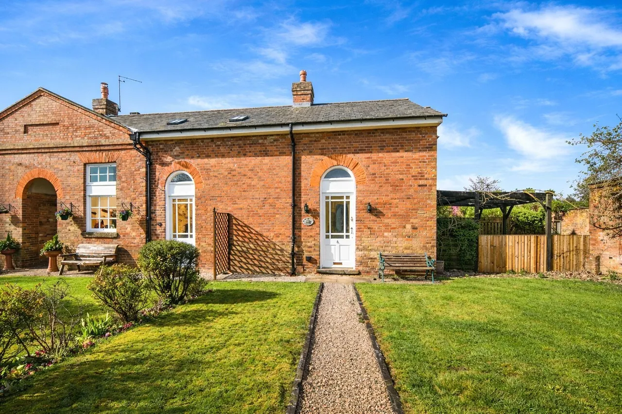 Coleshill Road, NUNEATON, Warwickshire, CV10, photo 19