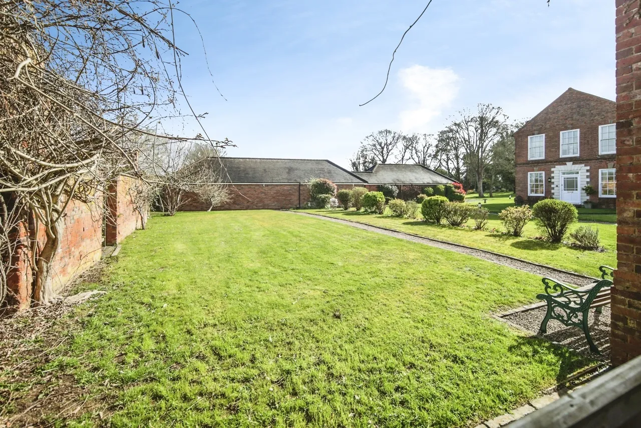 Coleshill Road, NUNEATON, Warwickshire, CV10, photo 18