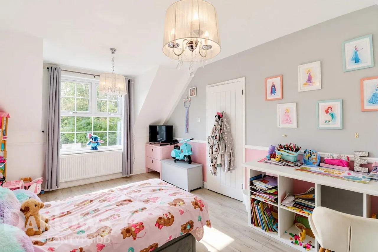Woodland Crescent, Mountain Ash, photo 31