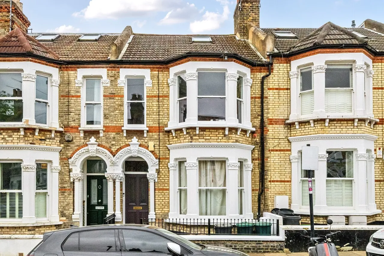 2 bed flat for sale, Marmion Road, Battersea, SW11