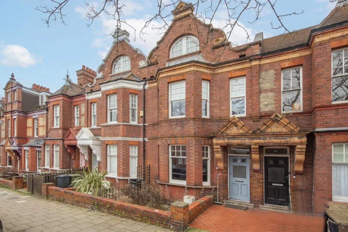 4 bed house to rent — Barcombe Avenue London SW2