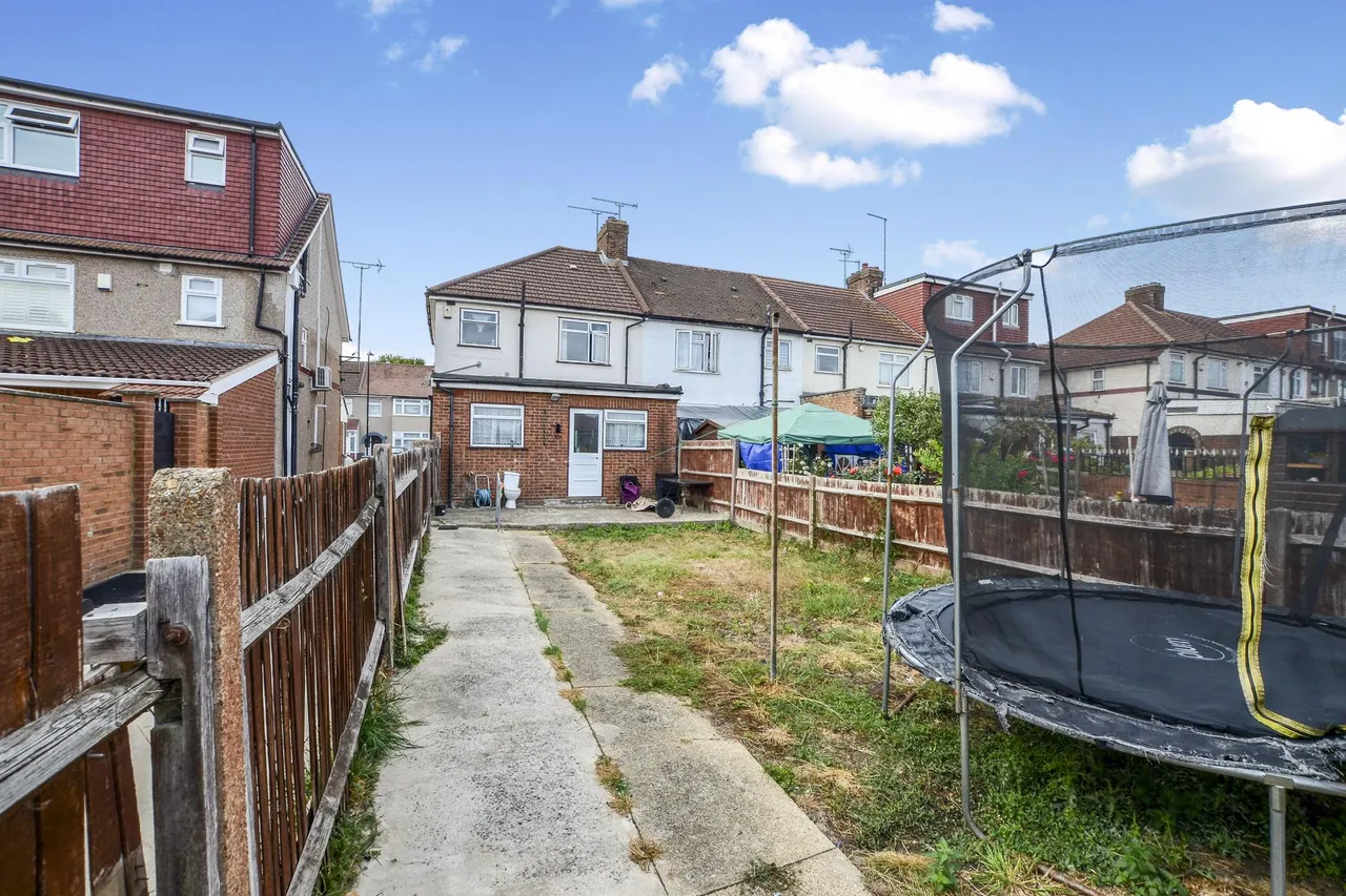 Kings Avenue, Greenford, UB6, photo 23