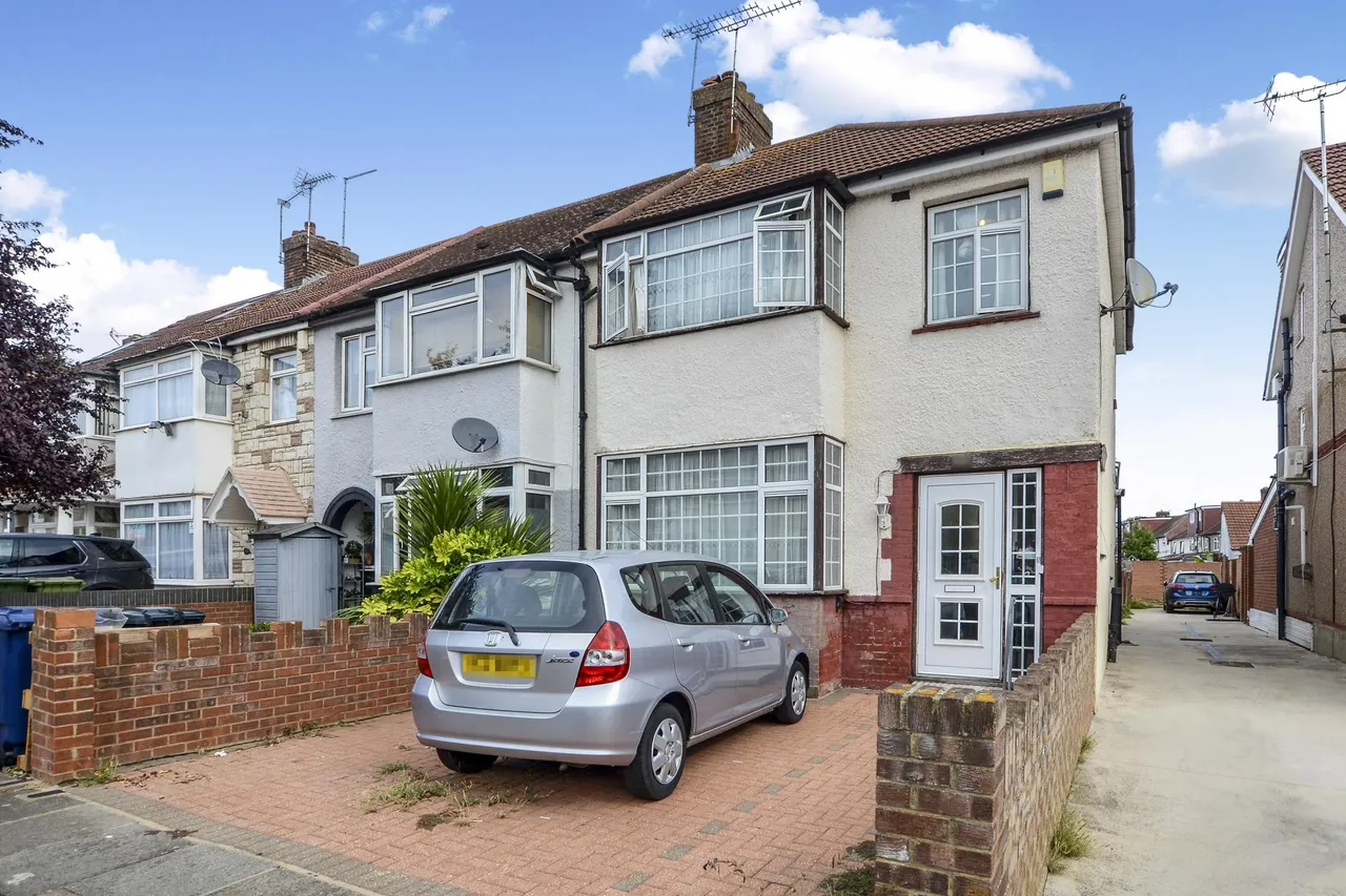 3 bed house for sale, Kings Avenue, Greenford, UB6