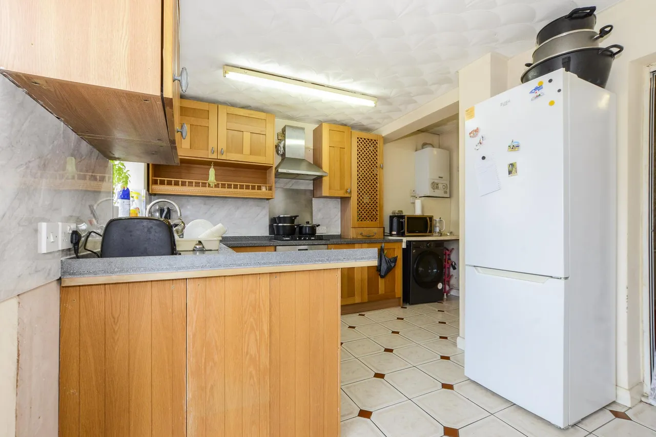 Kings Avenue, Greenford, UB6, photo 13