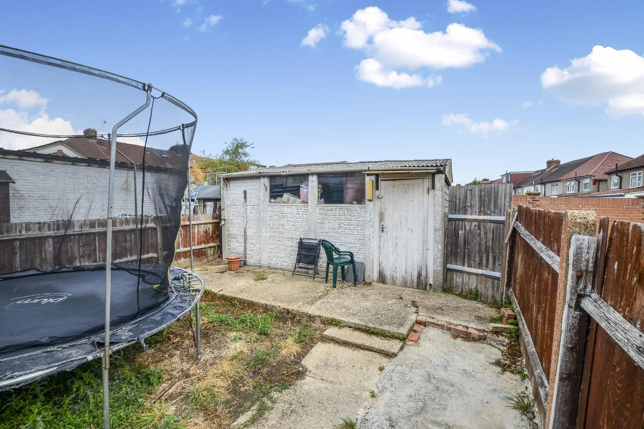 Kings Avenue, Greenford, UB6, photo 25