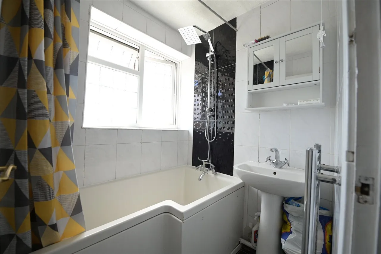 Hillrise Road, Collier Row, Romford, Havering, RM5, photo 17