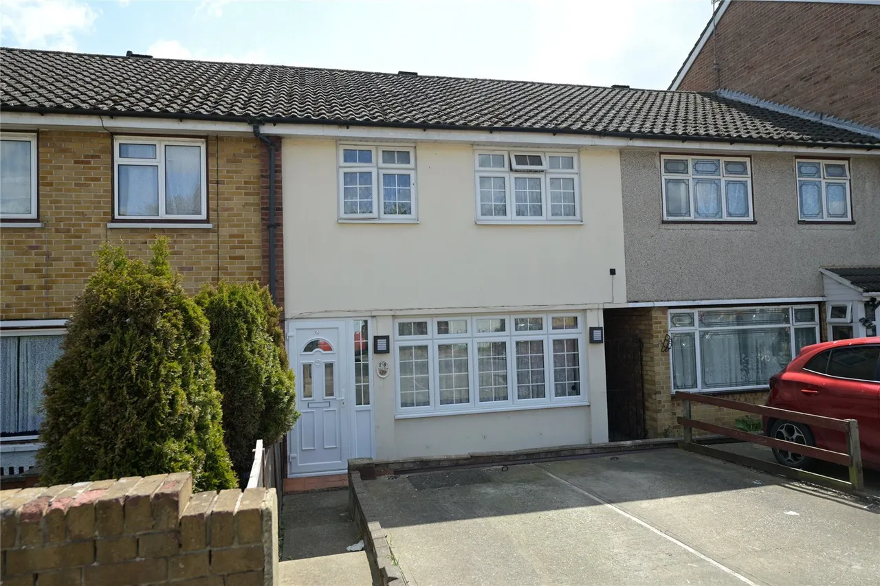 3 bed house for sale — Hillrise Road, Collier Row, Romford, Havering, RM5