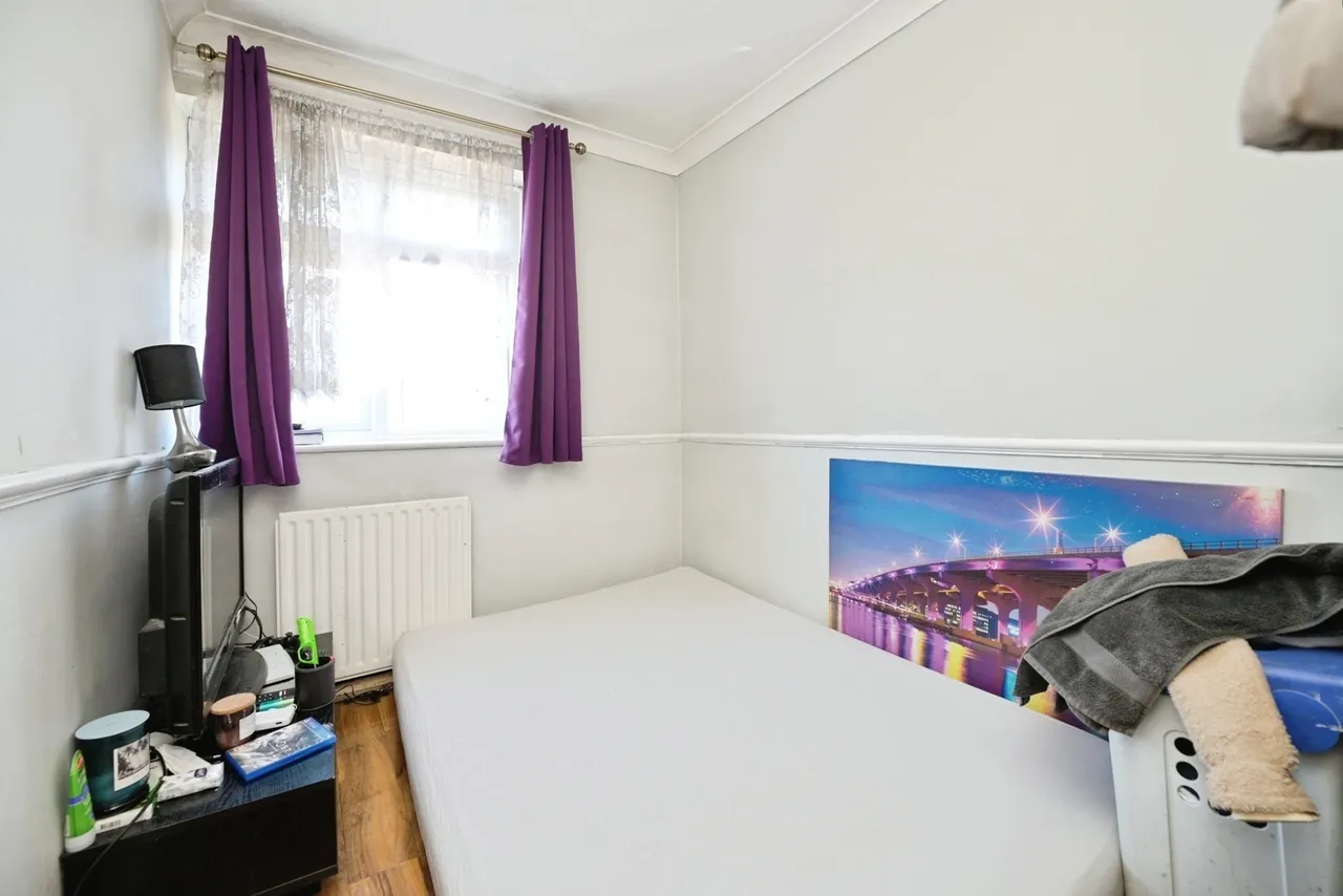 Hillrise Road, Collier Row, Romford, Havering, RM5, photo 16