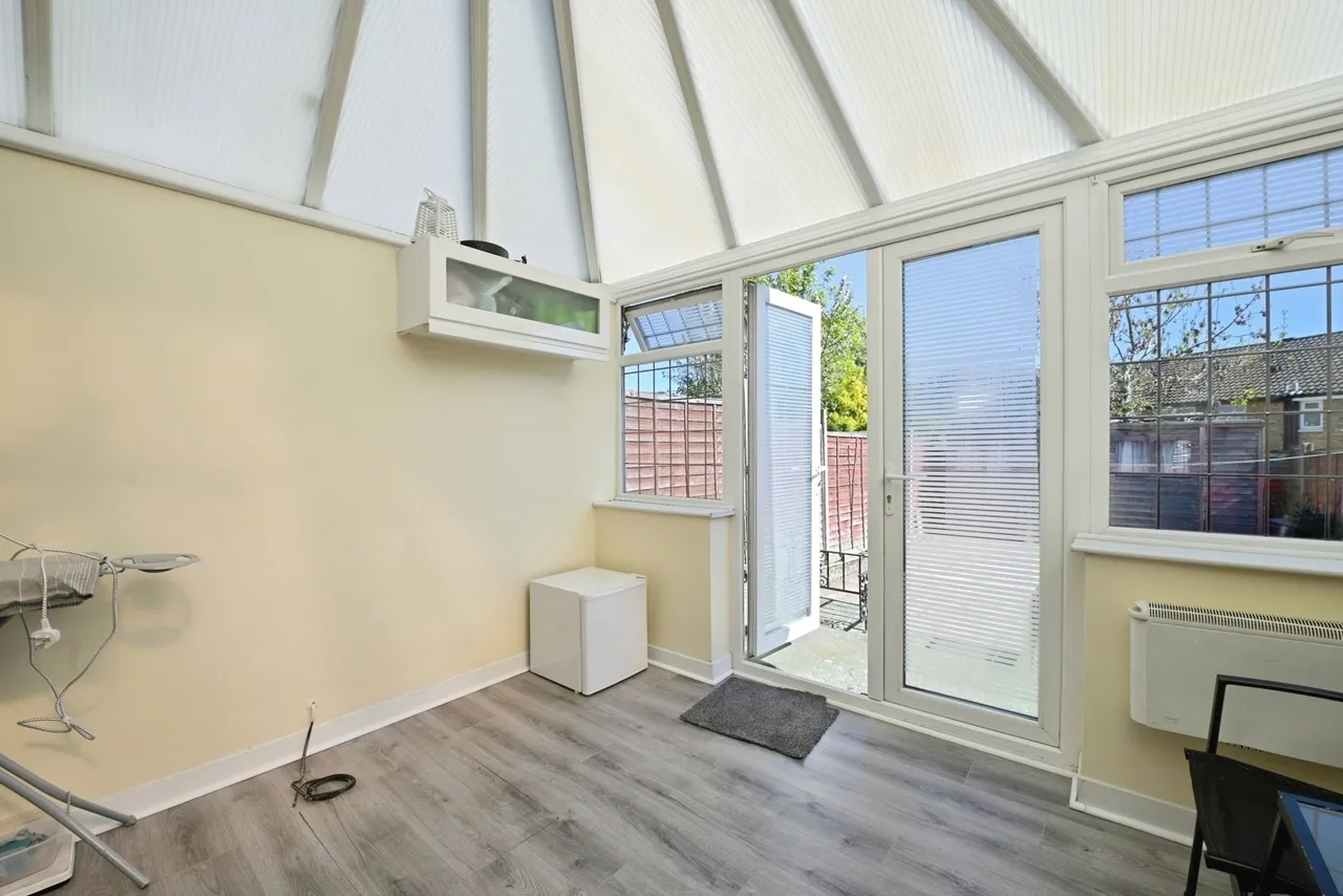 Hillrise Road, Collier Row, Romford, Havering, RM5, photo 11