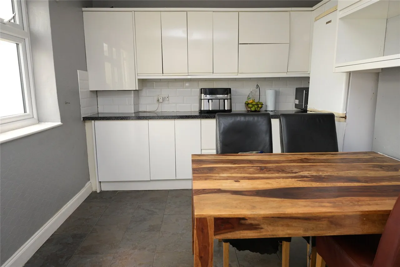 Hillrise Road, Collier Row, Romford, Havering, RM5, photo 6