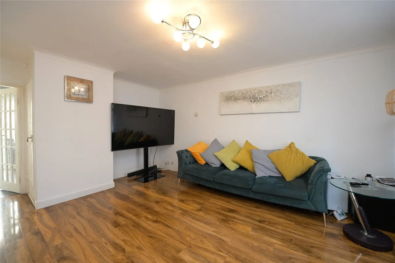 Hillrise Road, Collier Row, Romford, Havering, RM5, photo 2