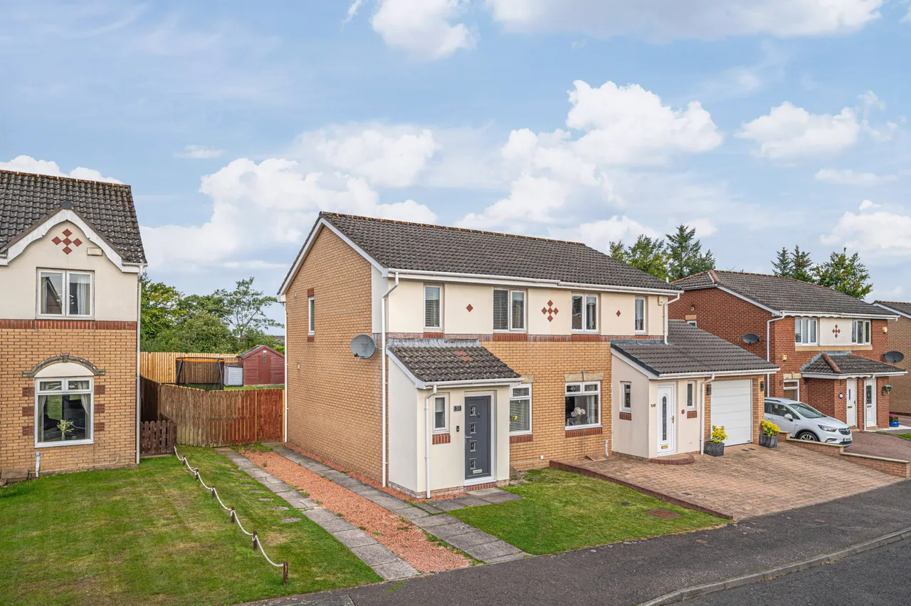 3 bed house for sale — Craigearn Avenue, Kirkcaldy, KY2 6YS