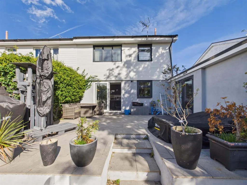 Russell Avenue, Southcourt, photo 13