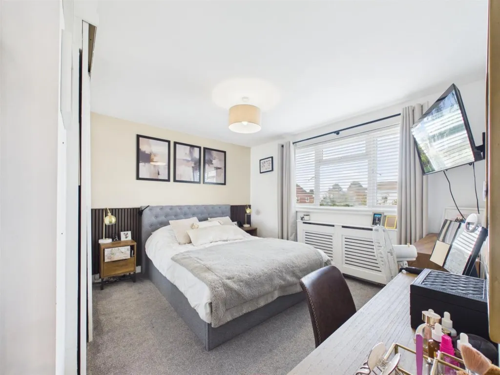 Russell Avenue, Southcourt, photo 9