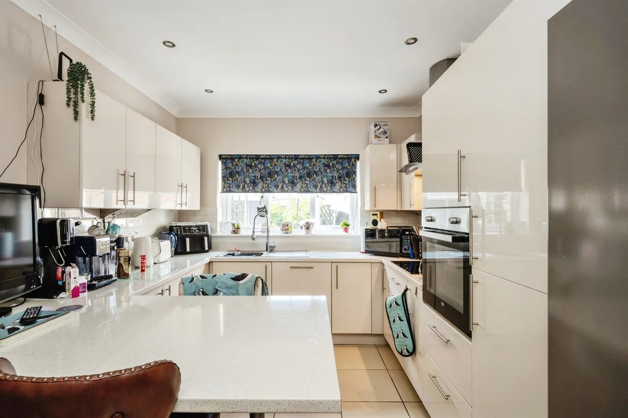 Llys Y Foel LLANELLI, SA14, photo 8