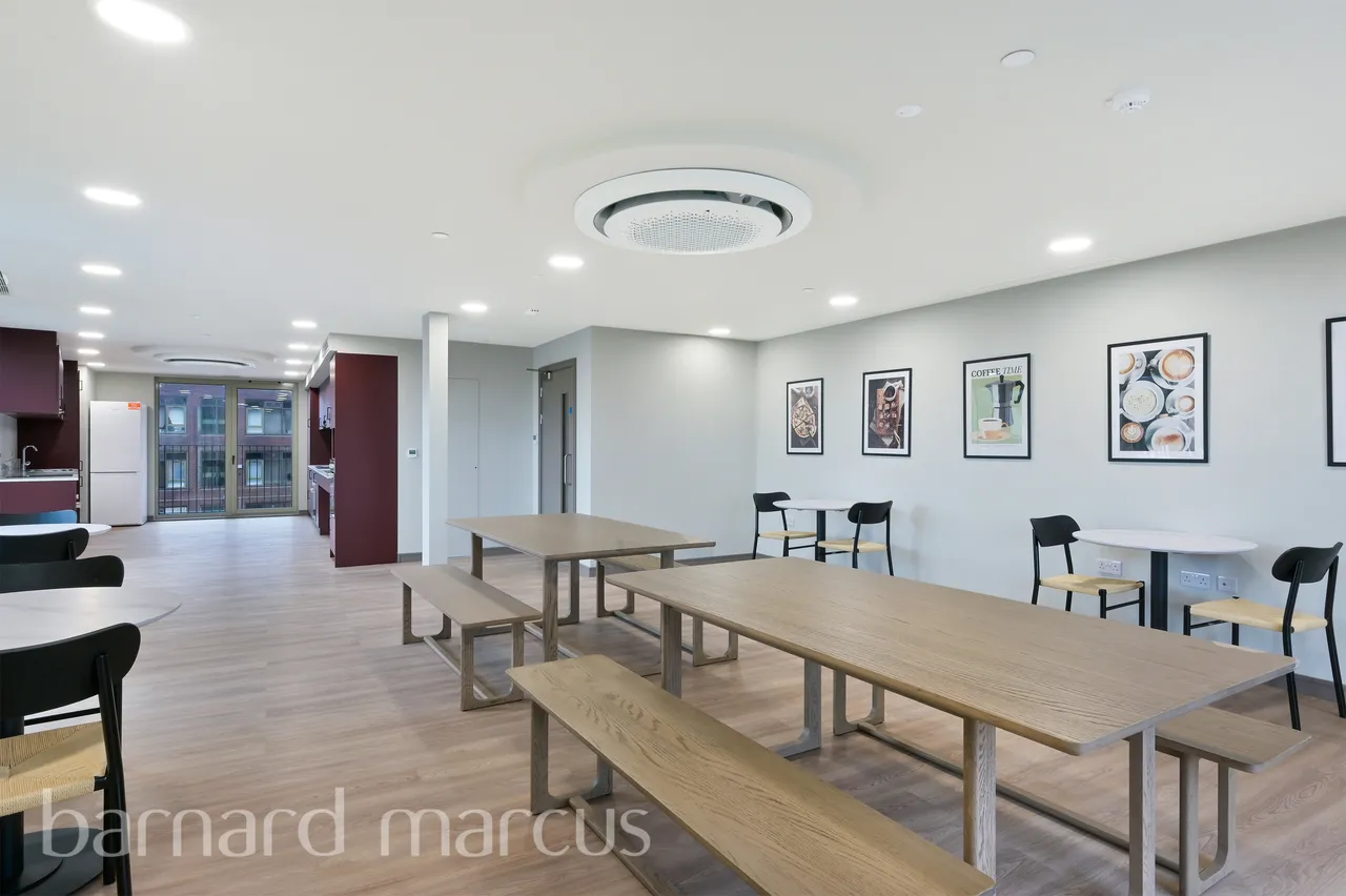 Victoria Road, Feltham, TW13, photo 6