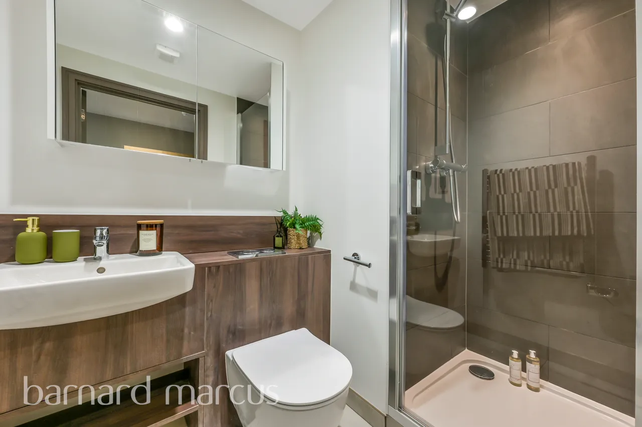 Victoria Road, Feltham, TW13, photo 4