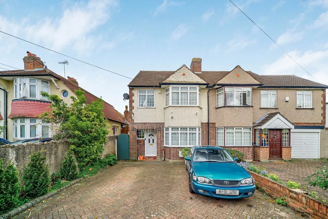 3 bed house for sale, Greenford Gardens, UB6