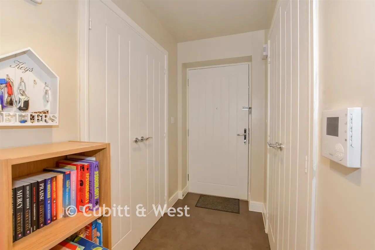 Cornwell Avenue, Forge Wood, RH10, photo 8