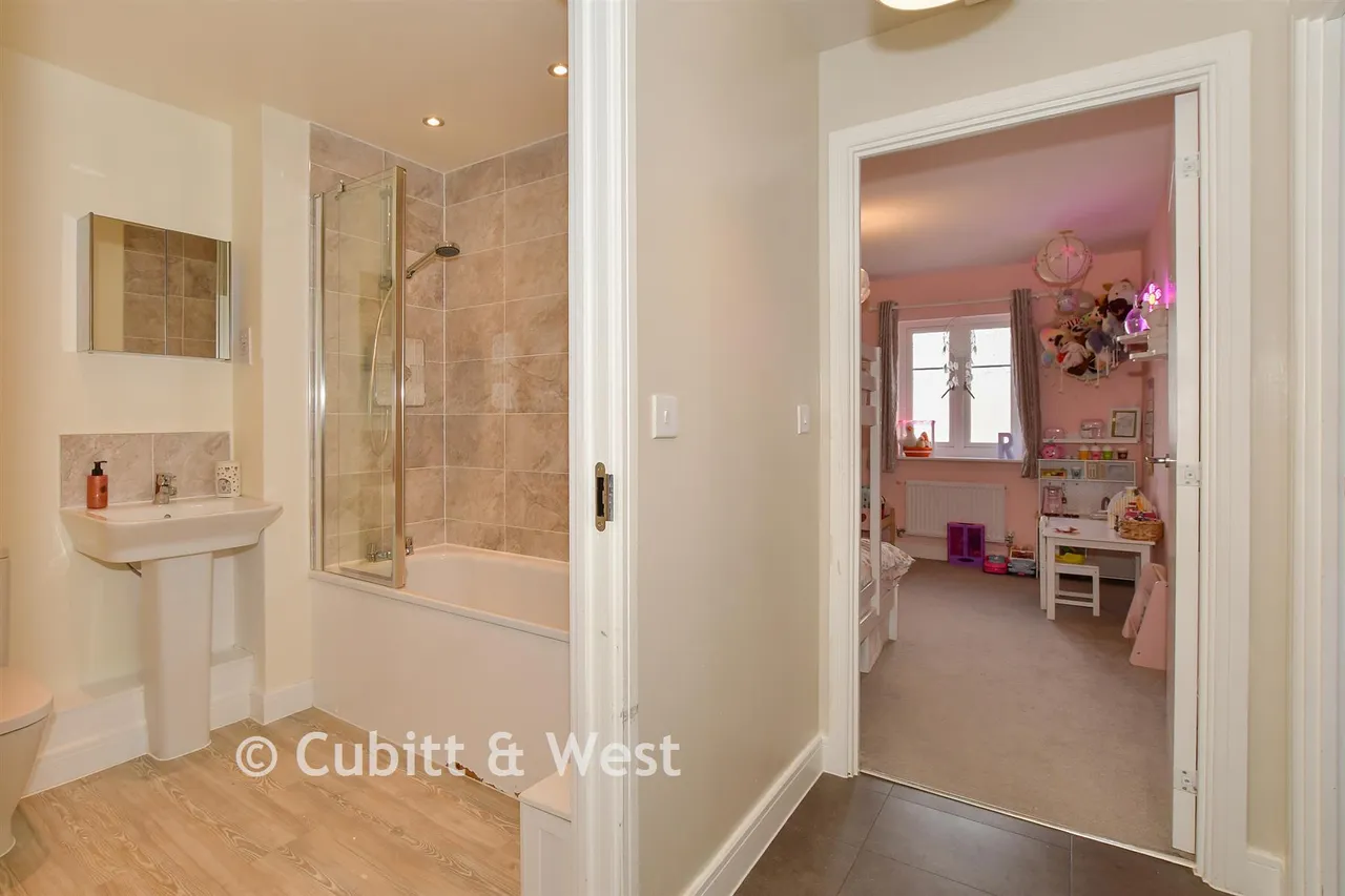 Cornwell Avenue, Forge Wood, RH10, photo 11