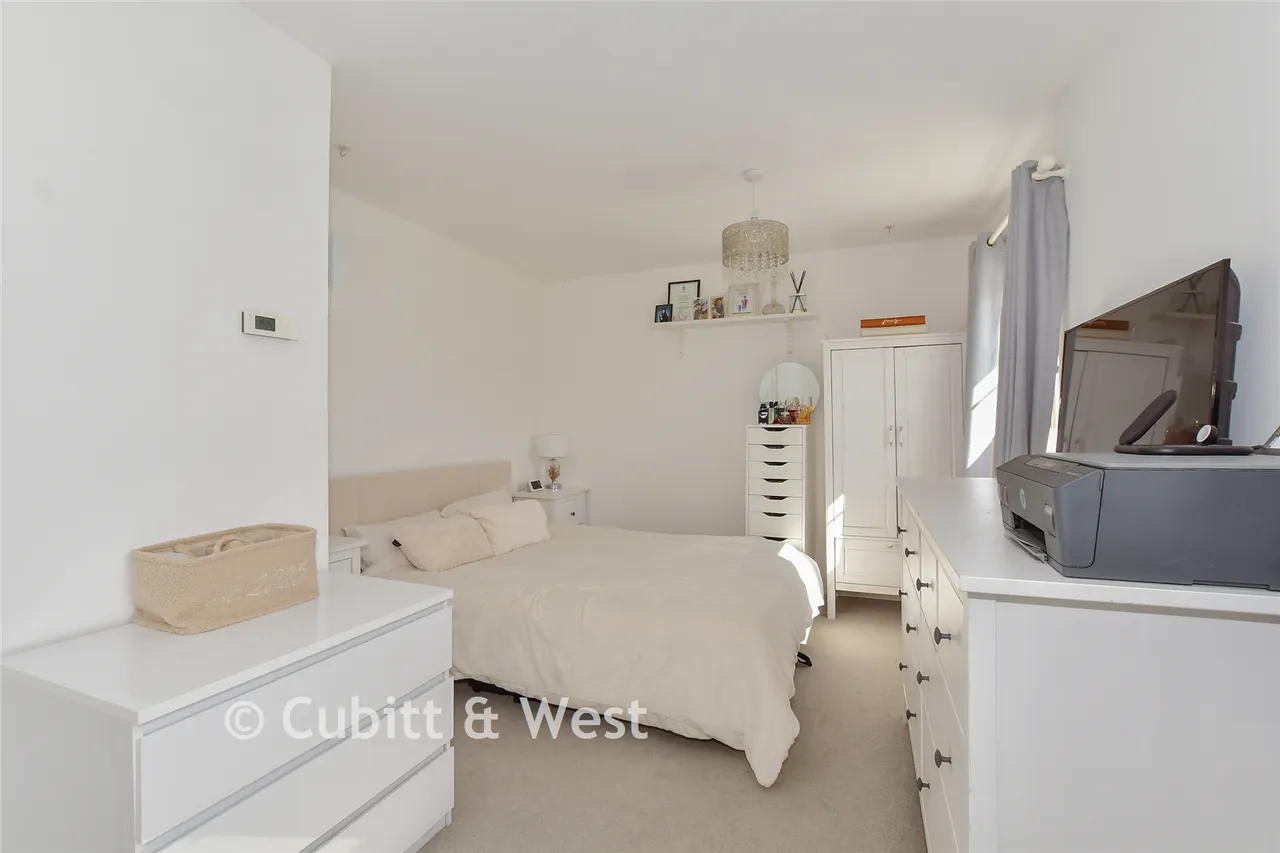 Cornwell Avenue, Forge Wood, RH10, photo 5