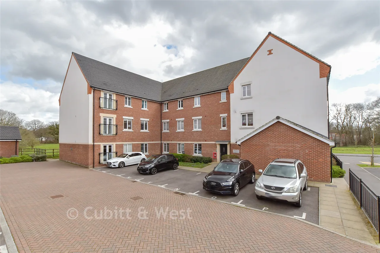 2 bed flat for sale, Cornwell Avenue, Forge Wood, RH10