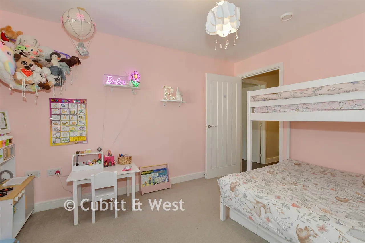 Cornwell Avenue, Forge Wood, RH10, photo 9
