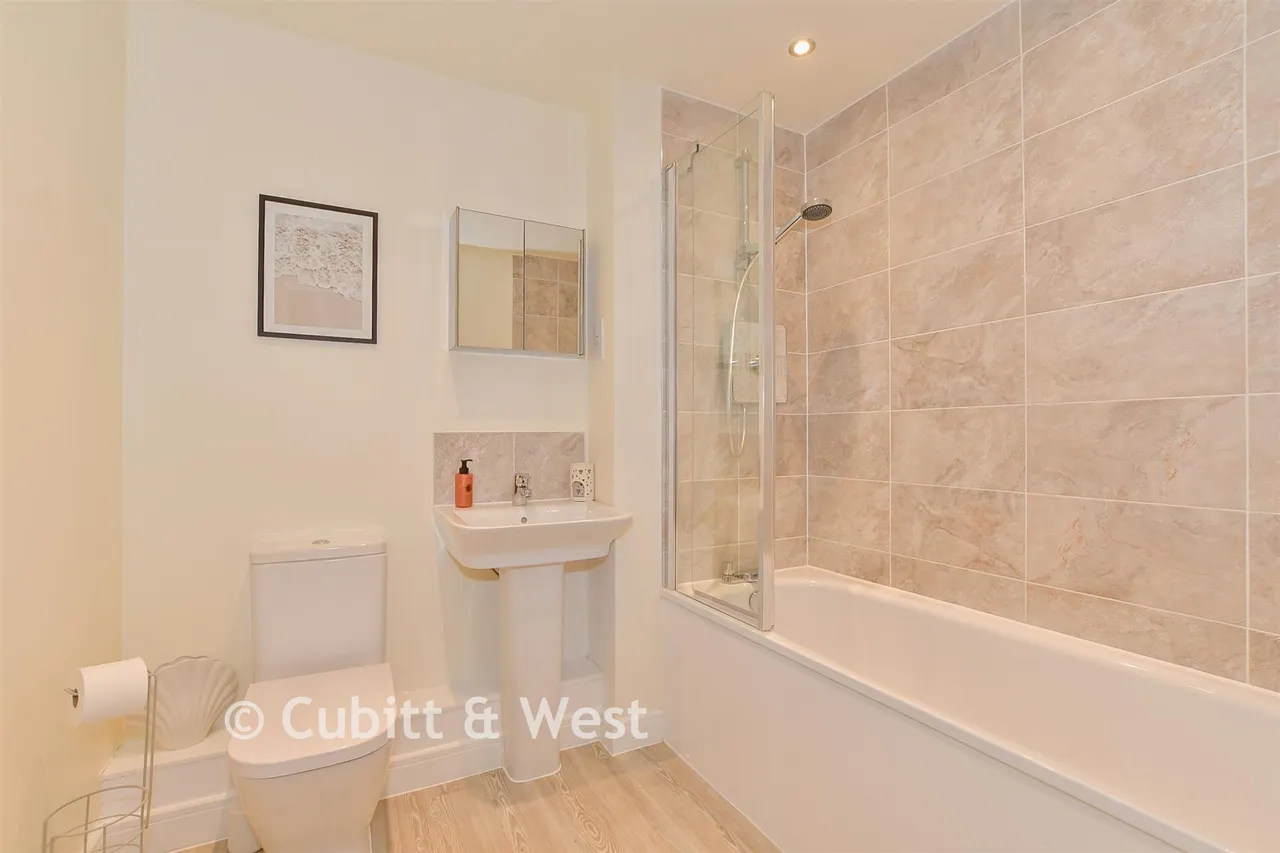 Cornwell Avenue, Forge Wood, RH10, photo 12
