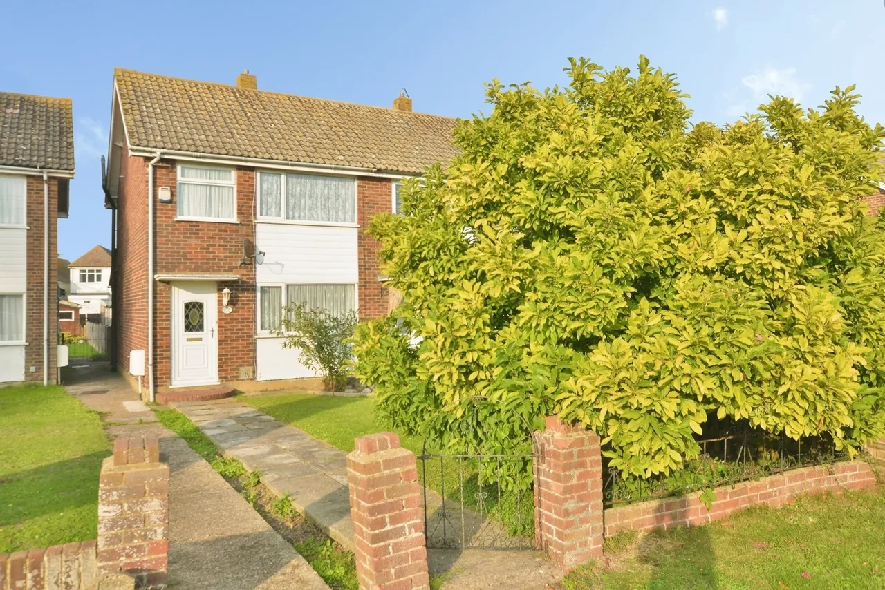 3 bed house for sale, Queens Road, Littlestone, TN28