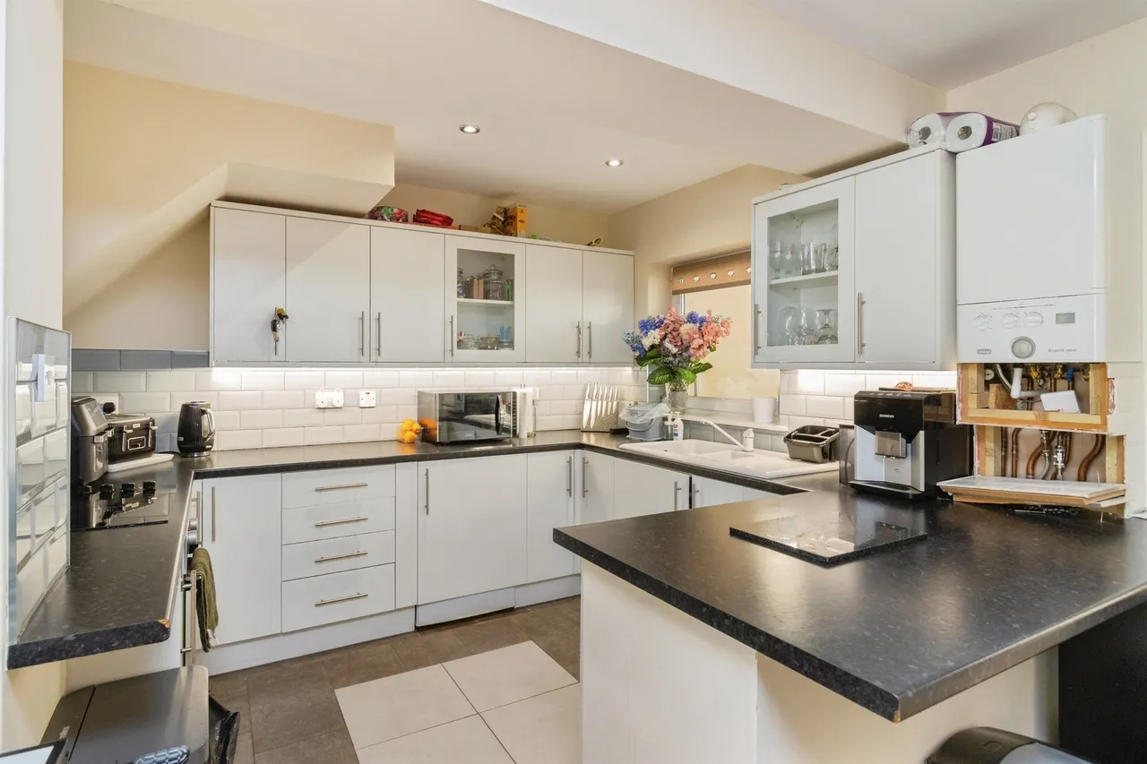 Sherwell Valley Road, Torquay, photo 2