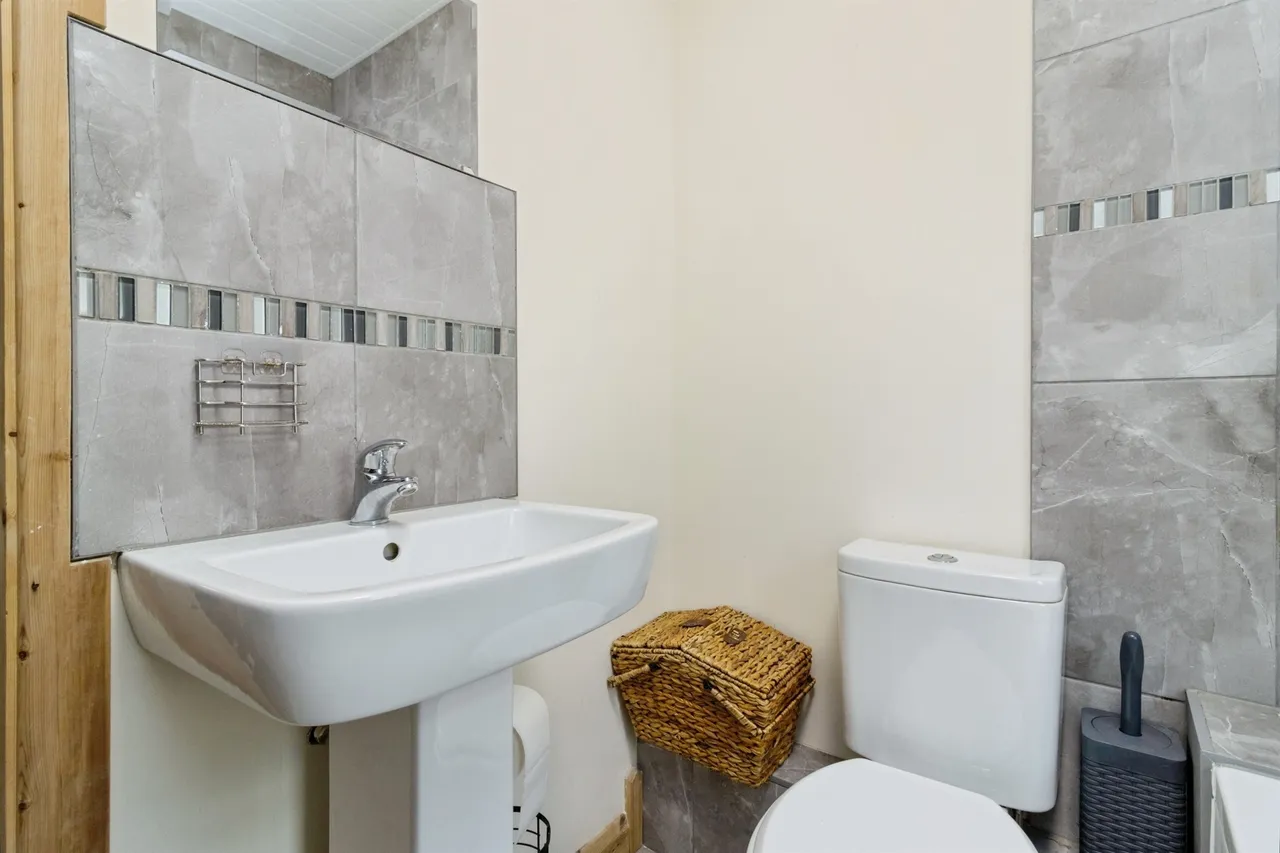 Sherwell Valley Road, Torquay, photo 12