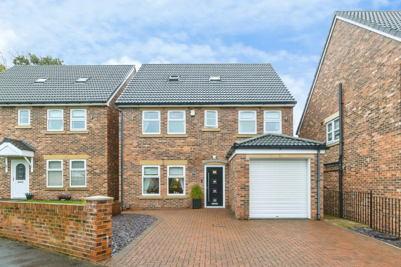 5 bed house for sale, Avebury Drive, Washington, NE38
