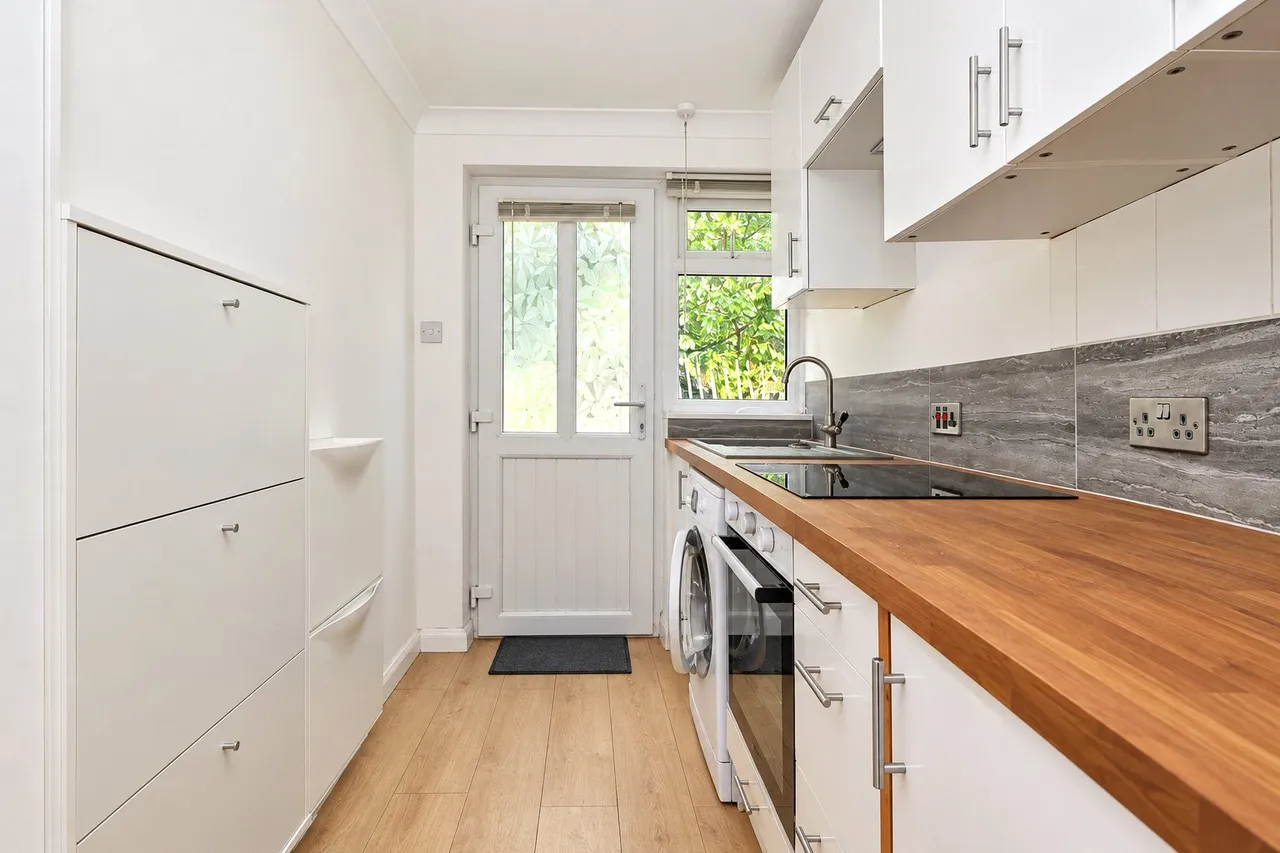 Jackmans Lane, Woking, GU21, photo 3
