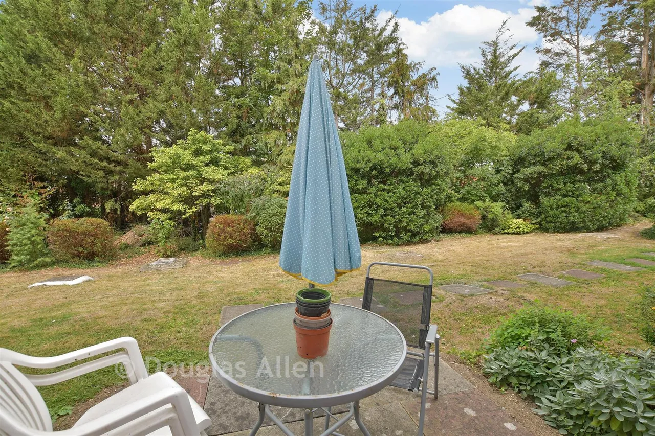 Buckingham Close, Emerson Park, RM11, photo 5