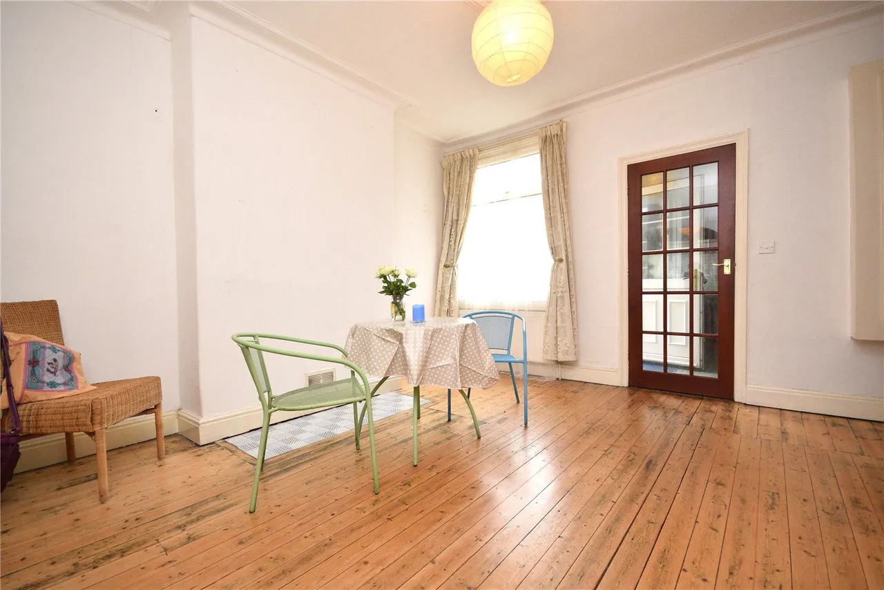 Cross Flatts Row, Leeds, LS11, photo 5