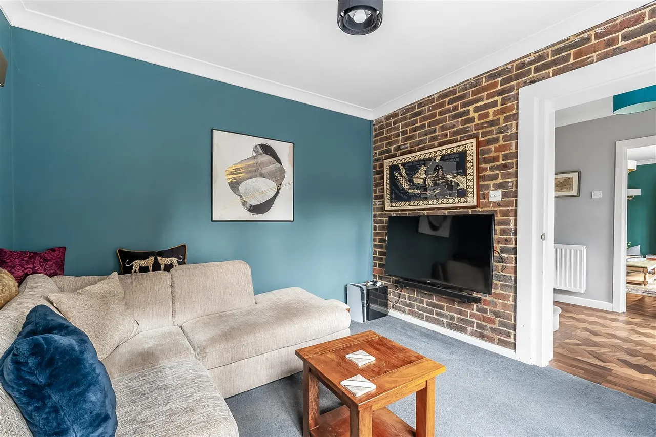 Yarm Close, Leatherhead, KT22, photo 6