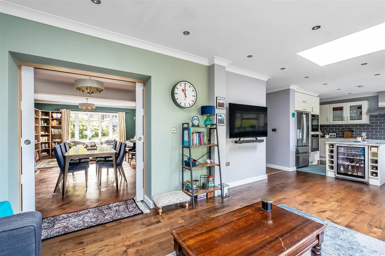 Yarm Close, Leatherhead, KT22, photo 8