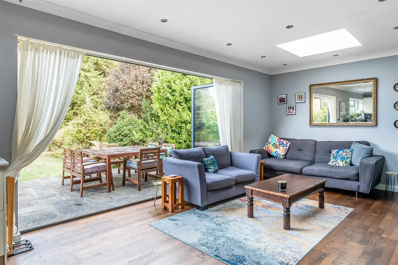 Yarm Close, Leatherhead, KT22, photo 4