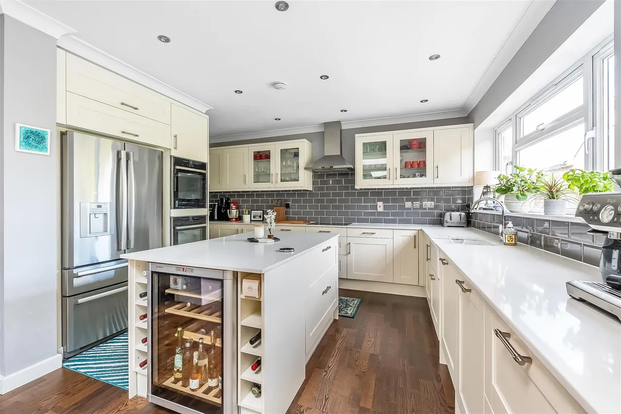 Yarm Close, Leatherhead, KT22, photo 13