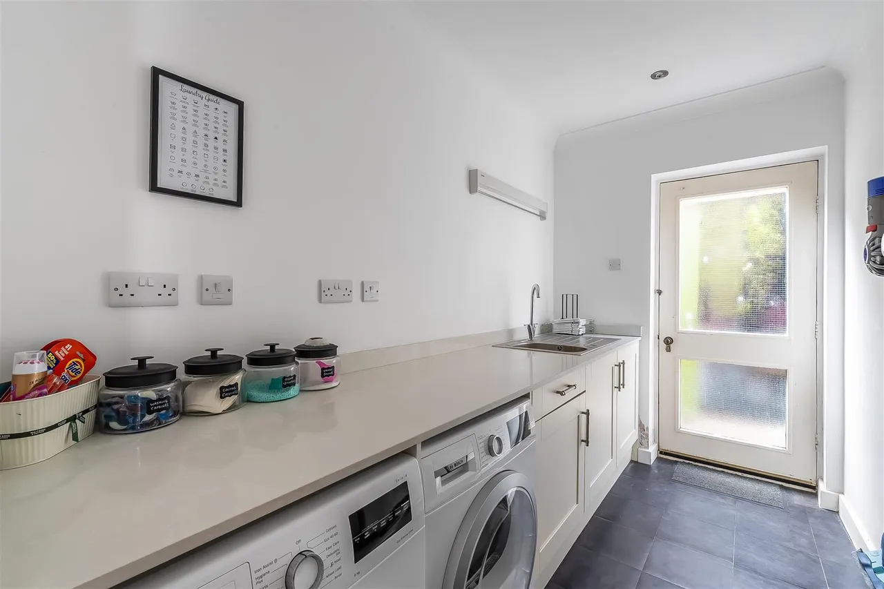 Yarm Close, Leatherhead, KT22, photo 15
