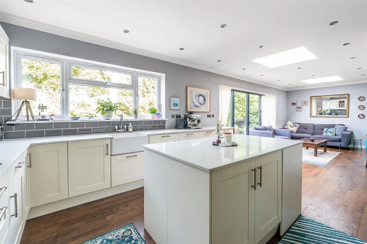 Yarm Close, Leatherhead, KT22, photo 2