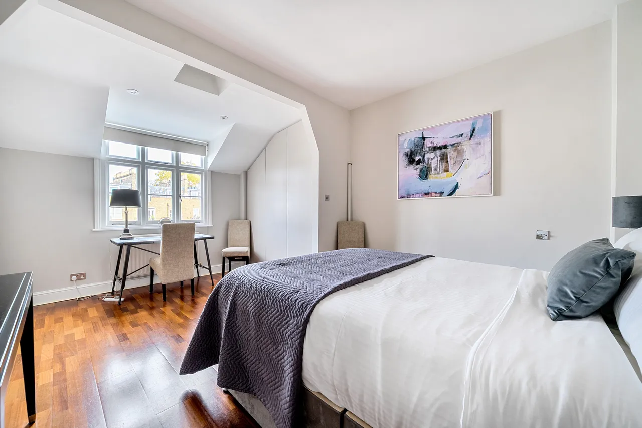 Flat D, 6 Roland Gardens, London, photo 3