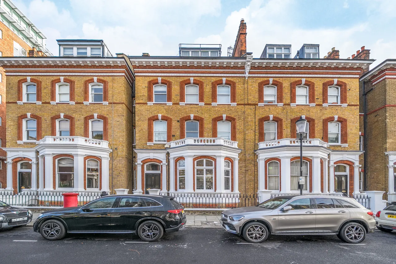 3 bed flat for sale — Flat D, 6 Roland Gardens, London