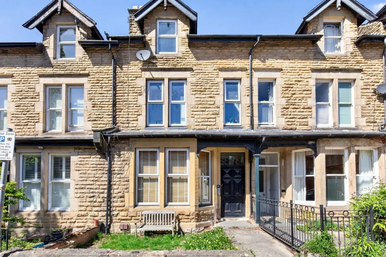 2 bed flat for sale — Dragon Avenue, Harrogate