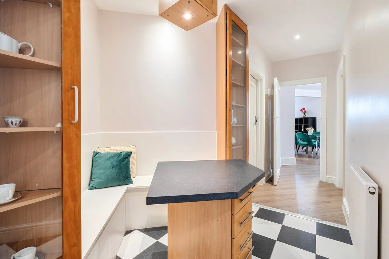 54 St Mary Abbots Court, Warwick Gardens, London, photo 4