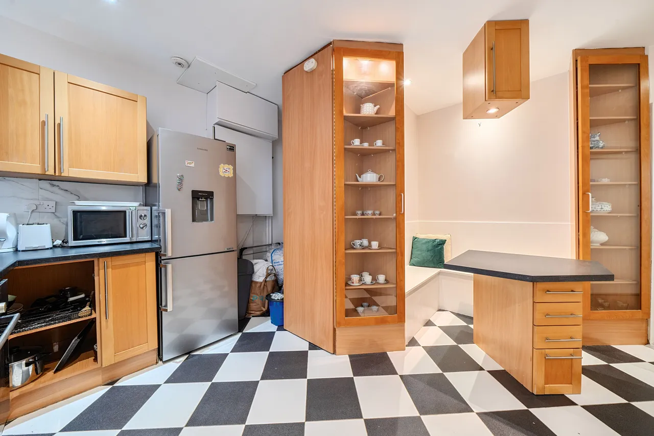54 St Mary Abbots Court, Warwick Gardens, London, photo 2