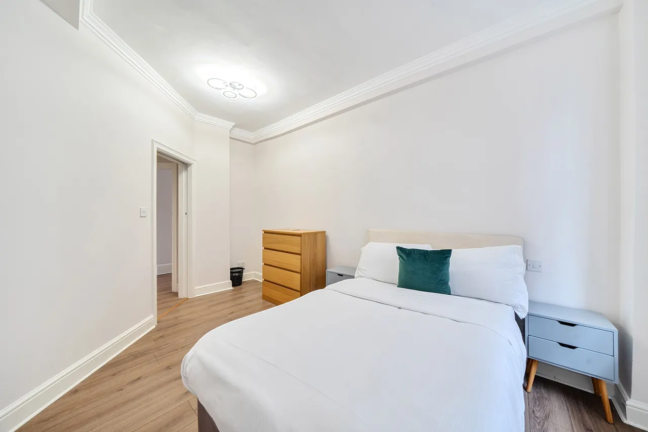 54 St Mary Abbots Court, Warwick Gardens, London, photo 6