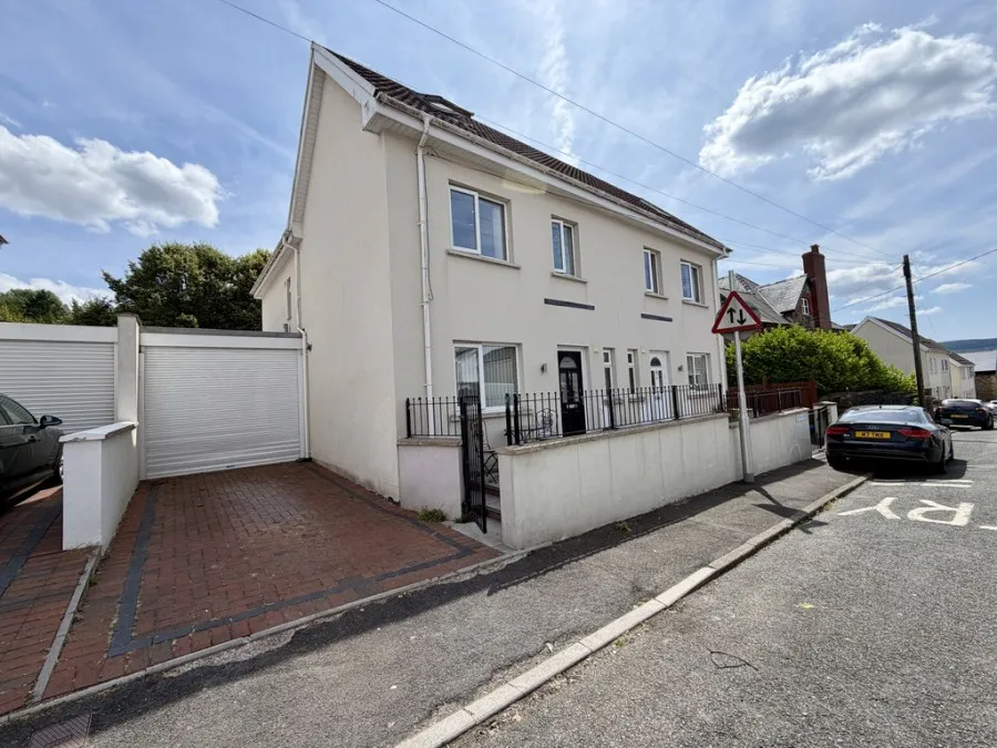 3 bed house for sale, Church Street, Penydarren, CF47
